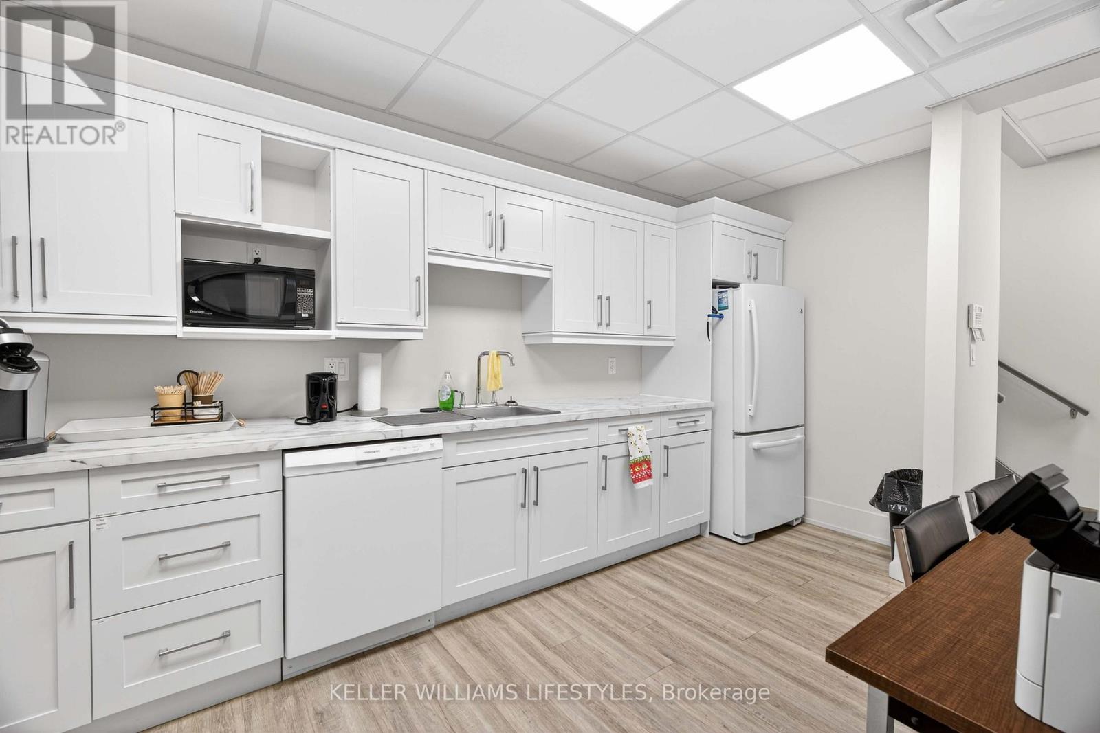 65 Front Street W, Strathroy-Caradoc, Ontario  N7G 1X6 - Photo 23 - X12730674