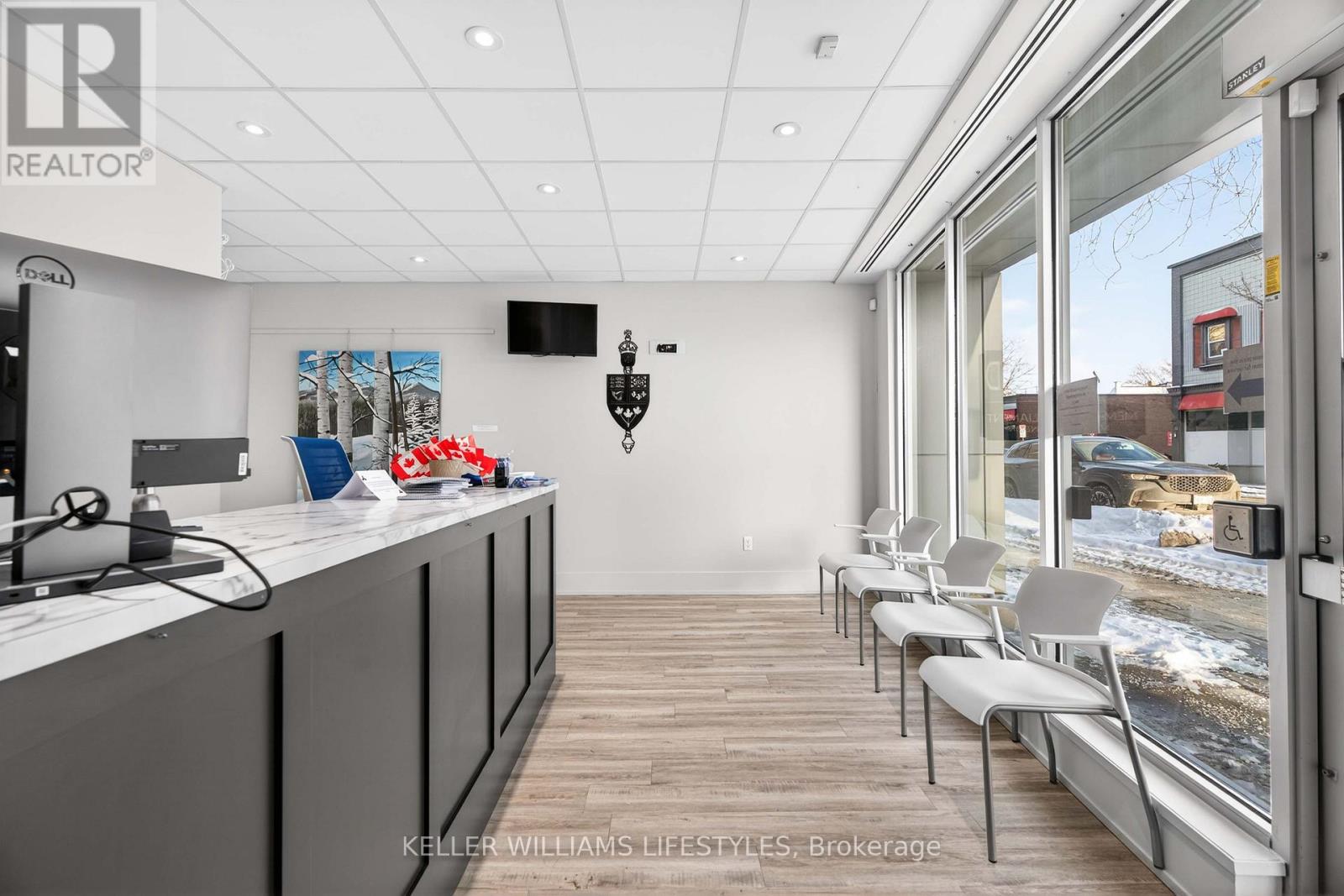 65 Front Street W, Strathroy-Caradoc, Ontario  N7G 1X6 - Photo 4 - X12730674