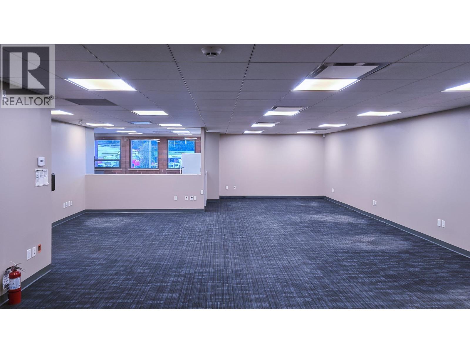 Listing Picture 13 of 16 : 105 2544 DOUGLAS ROAD, Burnaby / 本拿比 - 魯藝地產 Yvonne Lu Group - MLS Medallion Club Member