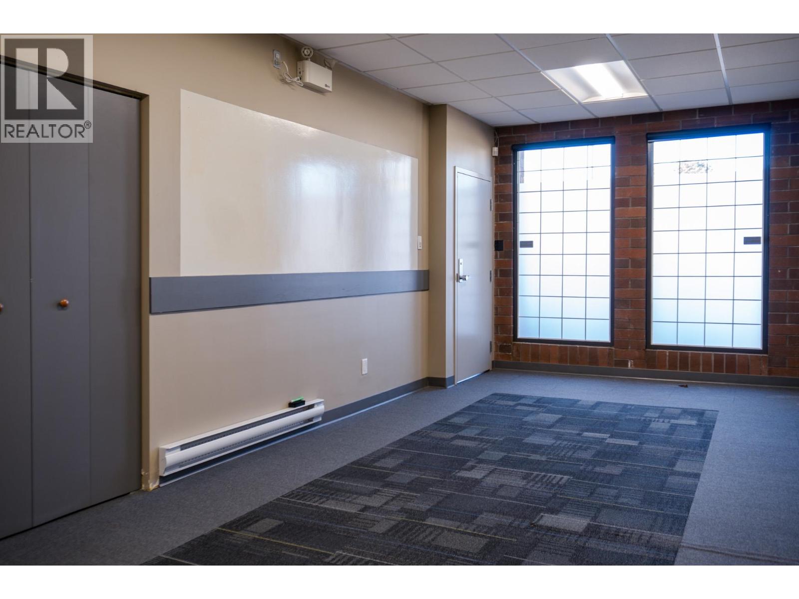 Listing Picture 8 of 16 : 105 2544 DOUGLAS ROAD, Burnaby / 本拿比 - 魯藝地產 Yvonne Lu Group - MLS Medallion Club Member