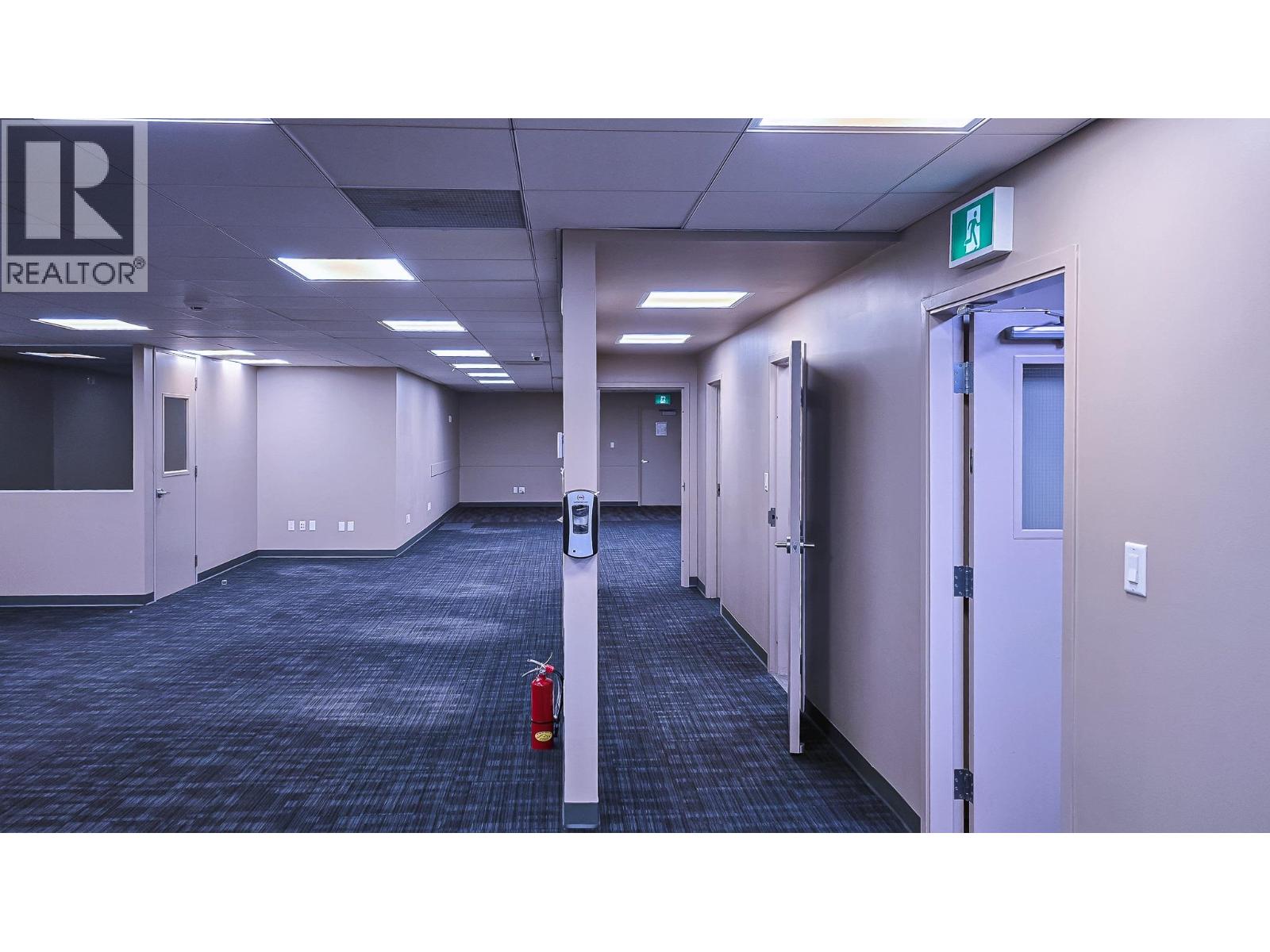 Listing Picture 15 of 16 : 105 2544 DOUGLAS ROAD, Burnaby / 本拿比 - 魯藝地產 Yvonne Lu Group - MLS Medallion Club Member