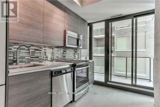 701 - 111 BATHURST STREET, Toronto, Ontario