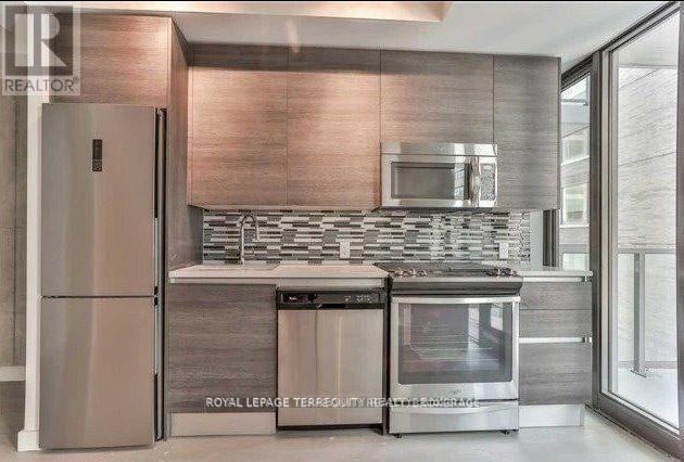 701 - 111 Bathurst Street, Toronto, Ontario  M5V 0M9 - Photo 3 - C12730592