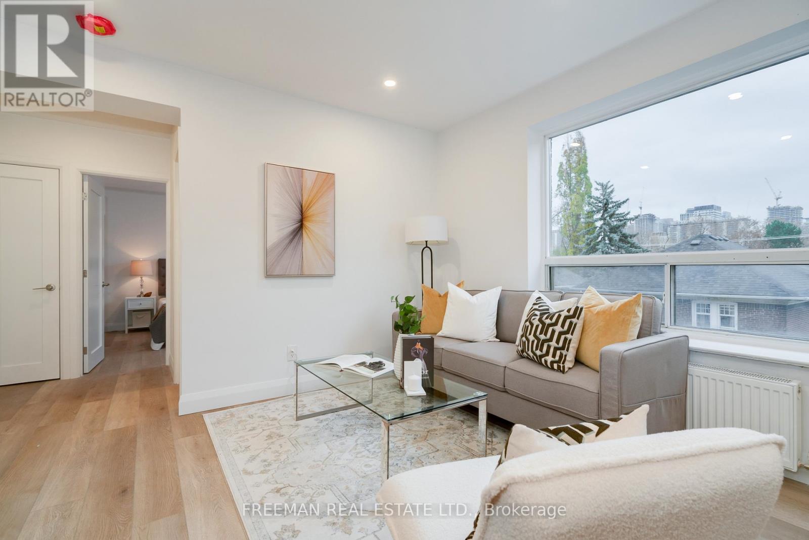 313 - 2707 Yonge Street, Toronto, Ontario  M4N 2H8 - Photo 2 - C12730662