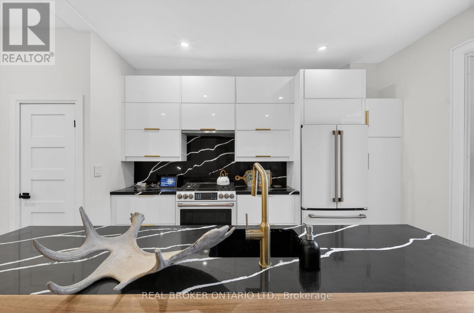 143 Parkmount Road, Toronto, Ontario  M4J 4V3 - Photo 10 - E12730698