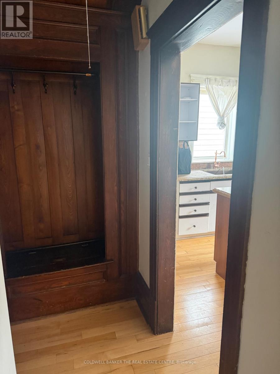 450 Botsford Street, Newmarket, Ontario  L3Y 1T1 - Photo 2 - N12525494