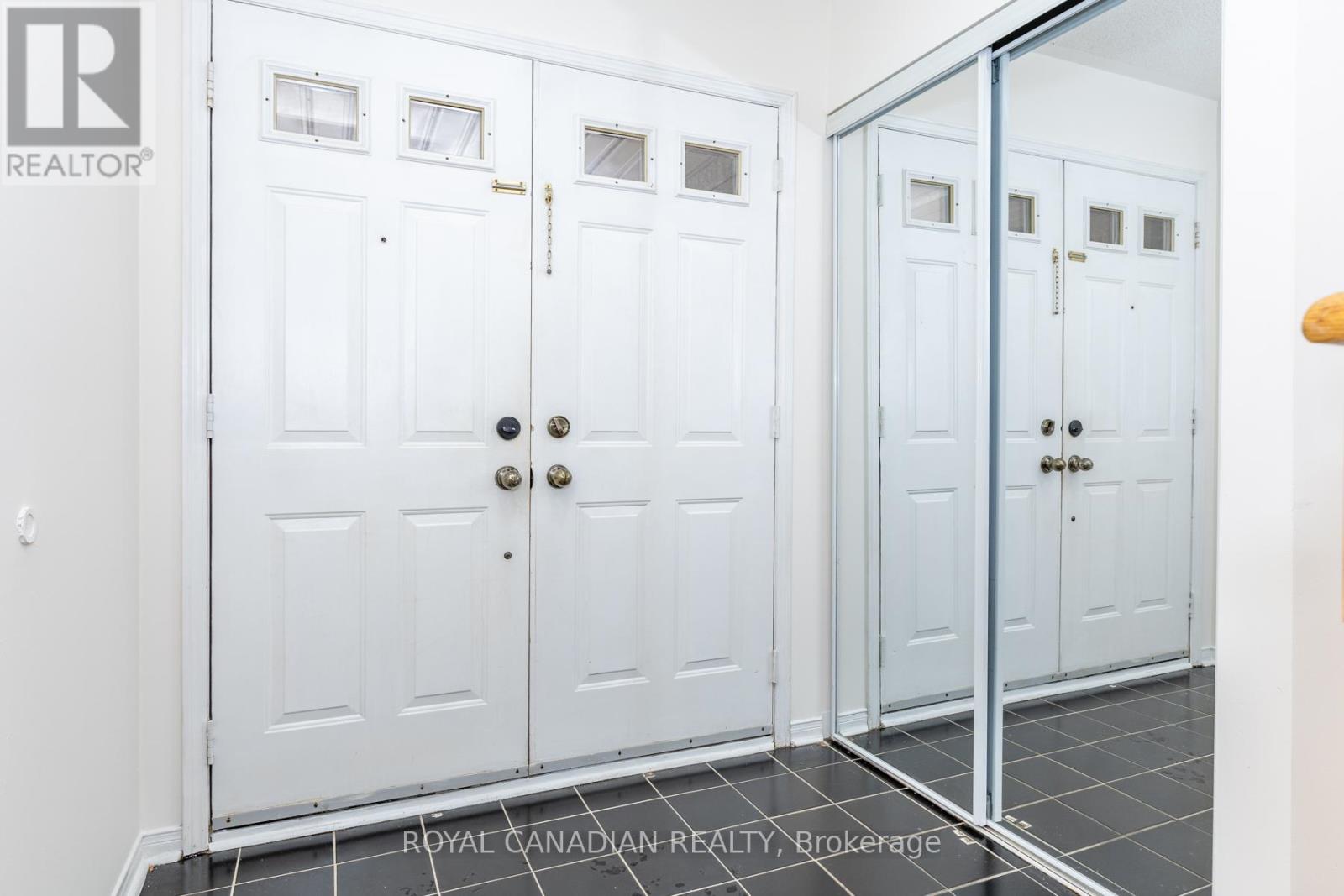 32 - 49 Goldenlight Circle, Brampton, Ontario  L6X 4N6 - Photo 6 - W12730640