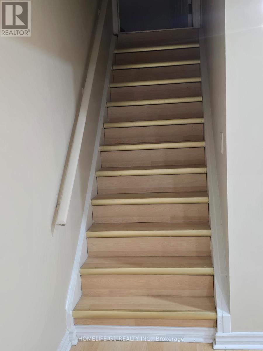 12 Fieldview Drive, Brampton, Ontario  L6P 2X7 - Photo 2 - W12730680