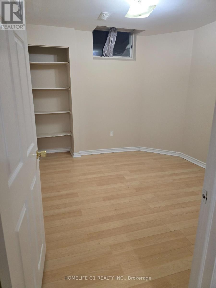 12 Fieldview Drive, Brampton, Ontario  L6P 2X7 - Photo 5 - W12730680