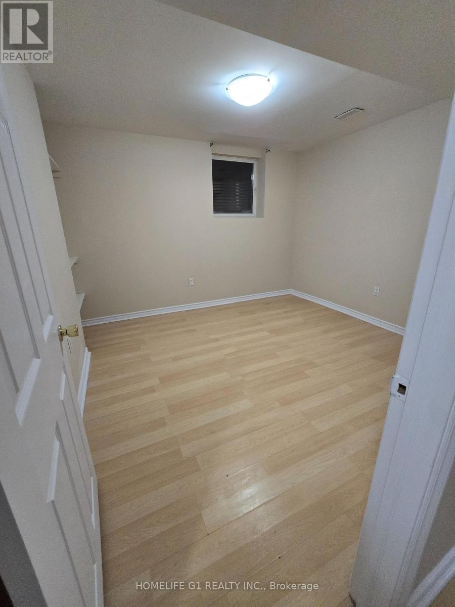 12 Fieldview Drive, Brampton, Ontario  L6P 2X7 - Photo 6 - W12730680