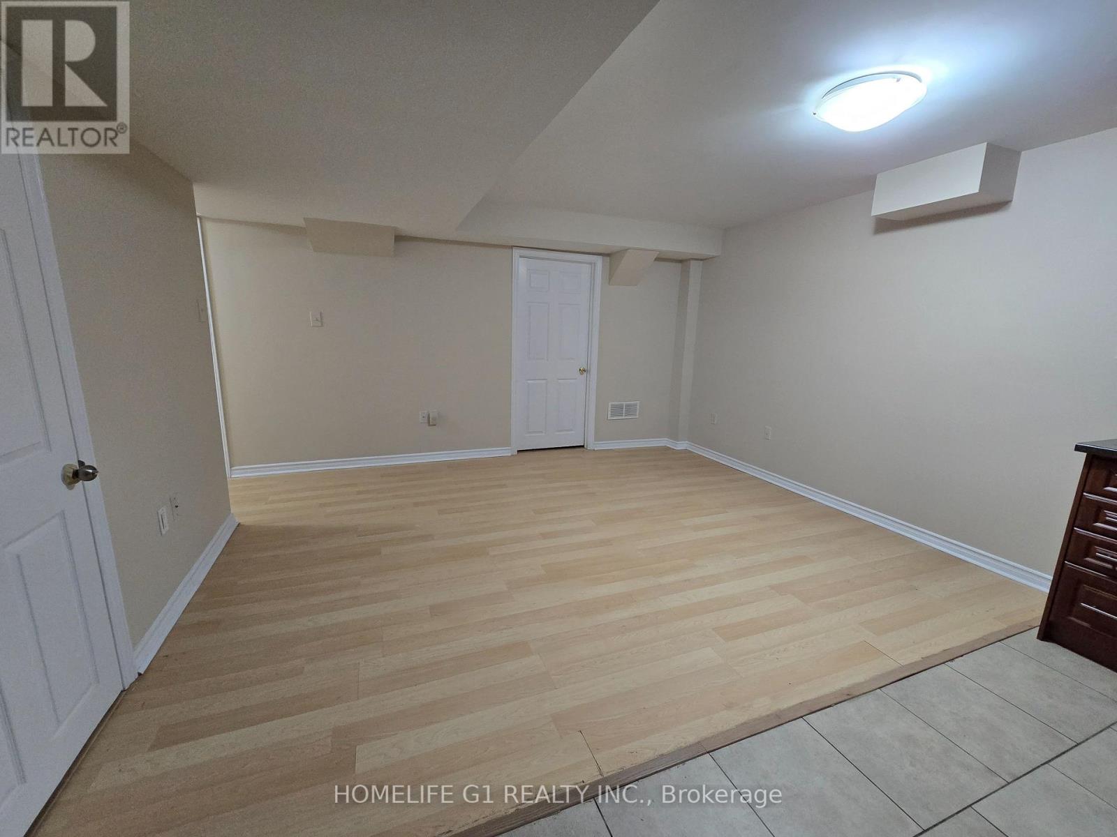 12 Fieldview Drive, Brampton, Ontario  L6P 2X7 - Photo 7 - W12730680