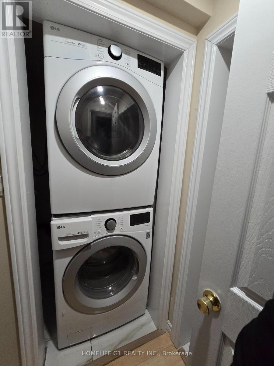 12 Fieldview Drive, Brampton, Ontario  L6P 2X7 - Photo 9 - W12730680