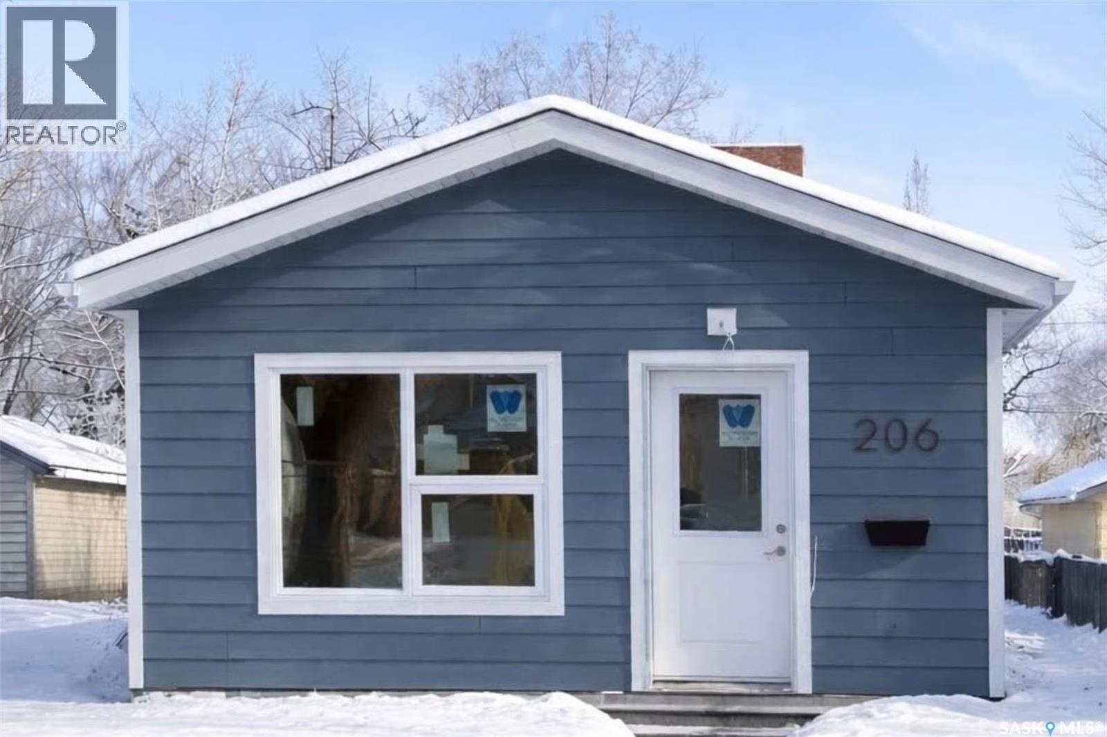206 F Avenue N, Saskatoon, Saskatchewan  S7L 1W1 - Photo 3 - SK027440