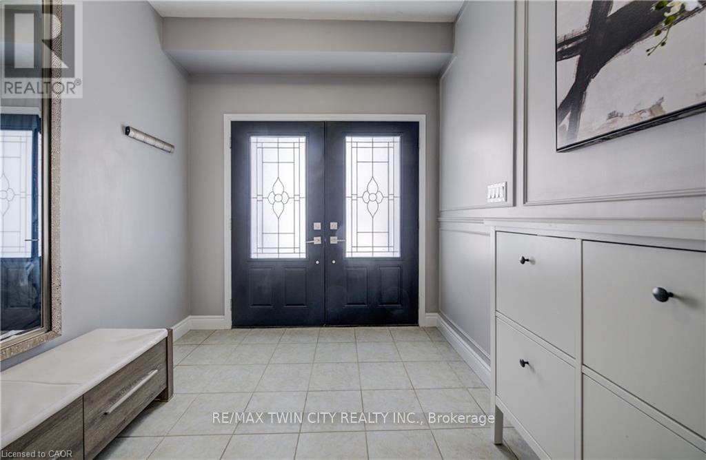 502 Woodbine Avenue, Kitchener, Ontario  N2R 0A6 - Photo 3 - X12730590