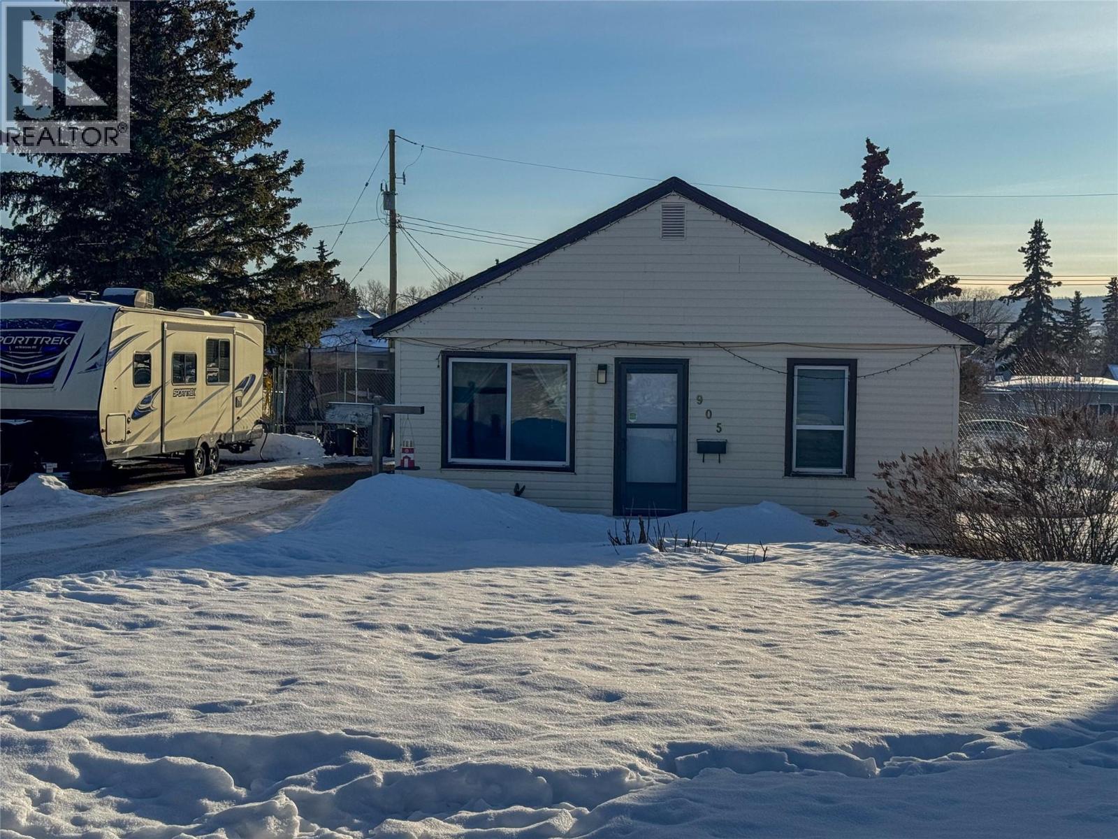 905 91 Avenue, Dawson Creek, British Columbia  V1G 1A9 - Photo 1 - 10373870
