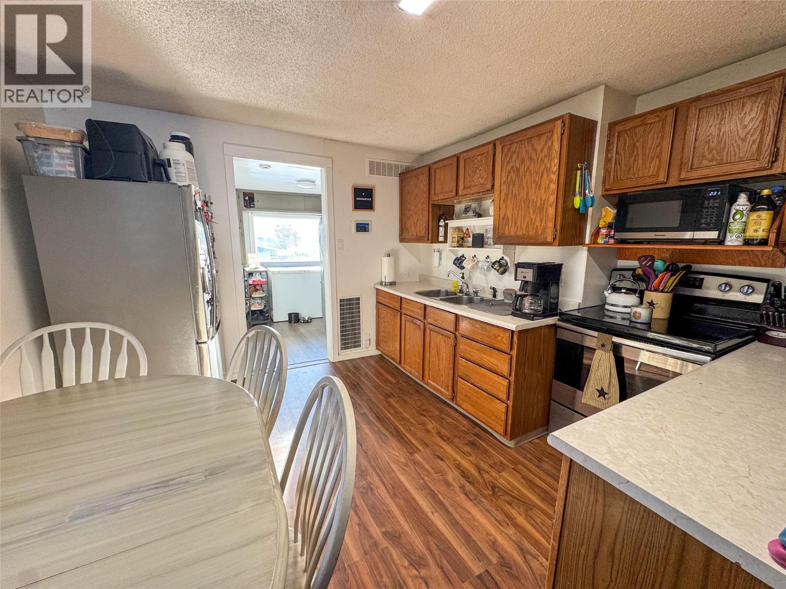 905 91 Avenue, Dawson Creek, British Columbia  V1G 1A9 - Photo 4 - 10373870