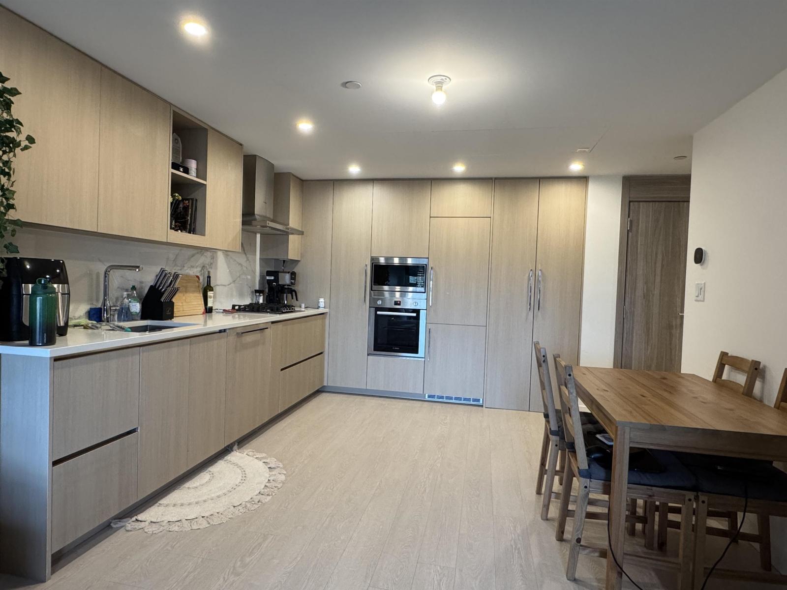 1410 13768 100 AVENUE, Surrey, British Columbia