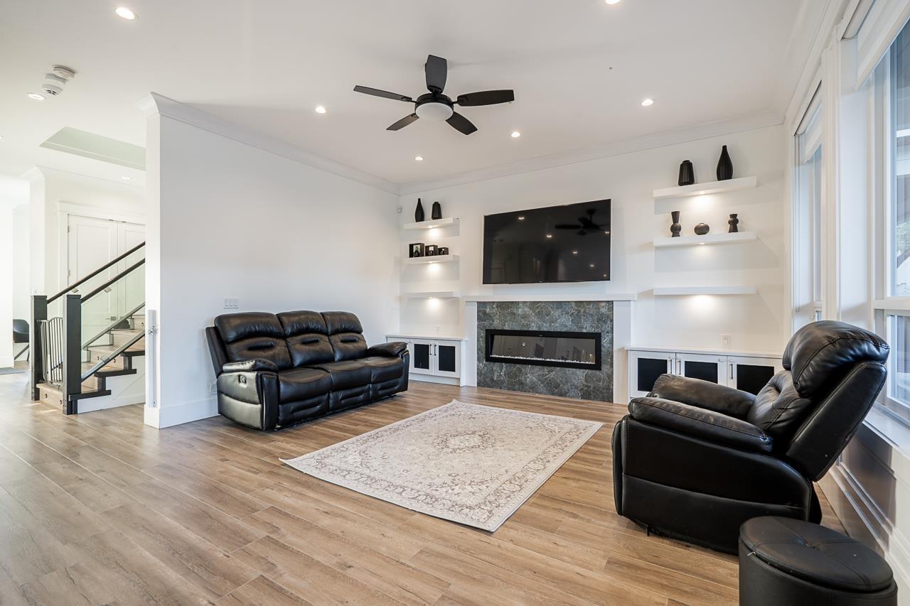 17825 E Barnston Drive Drive, Surrey, British Columbia  V4N 6T4 - Photo 3 - R3083181