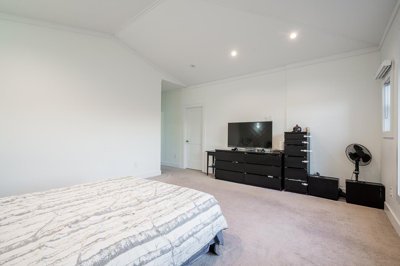 17825 E Barnston Drive Drive, Surrey, British Columbia  V4N 6T4 - Photo 15 - R3083181