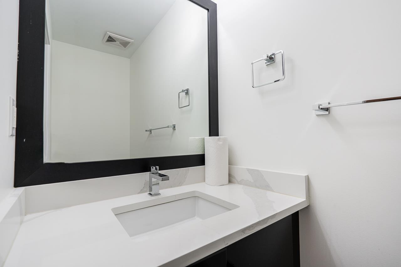 17825 E Barnston Drive Drive, Surrey, British Columbia  V4N 6T4 - Photo 28 - R3083181