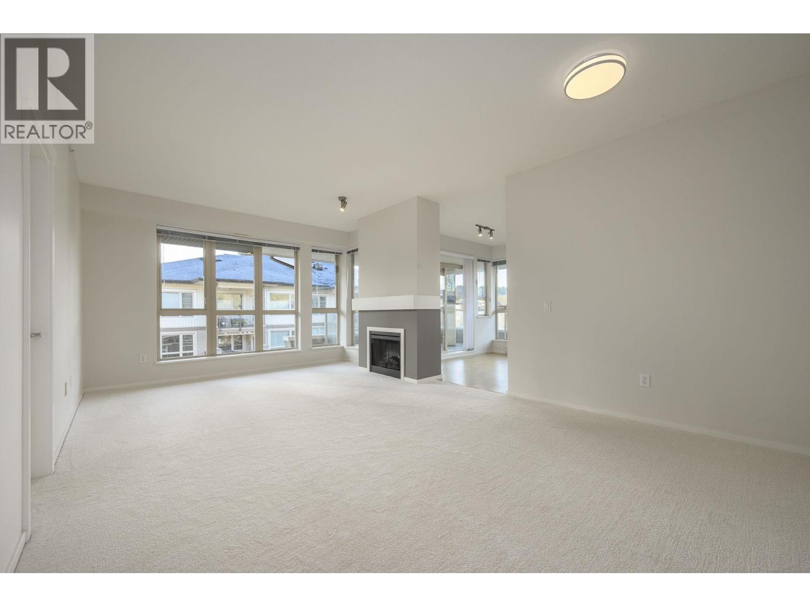 419 801 Klahanie Drive, Port Moody, British Columbia  V3H 5K4 - Photo 2 - R3083137