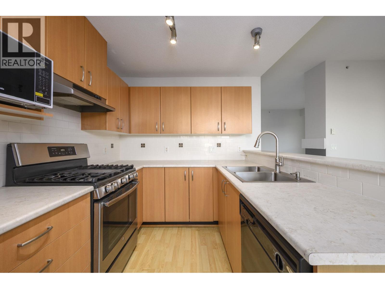 419 801 Klahanie Drive, Port Moody, British Columbia  V3H 5K4 - Photo 10 - R3083137