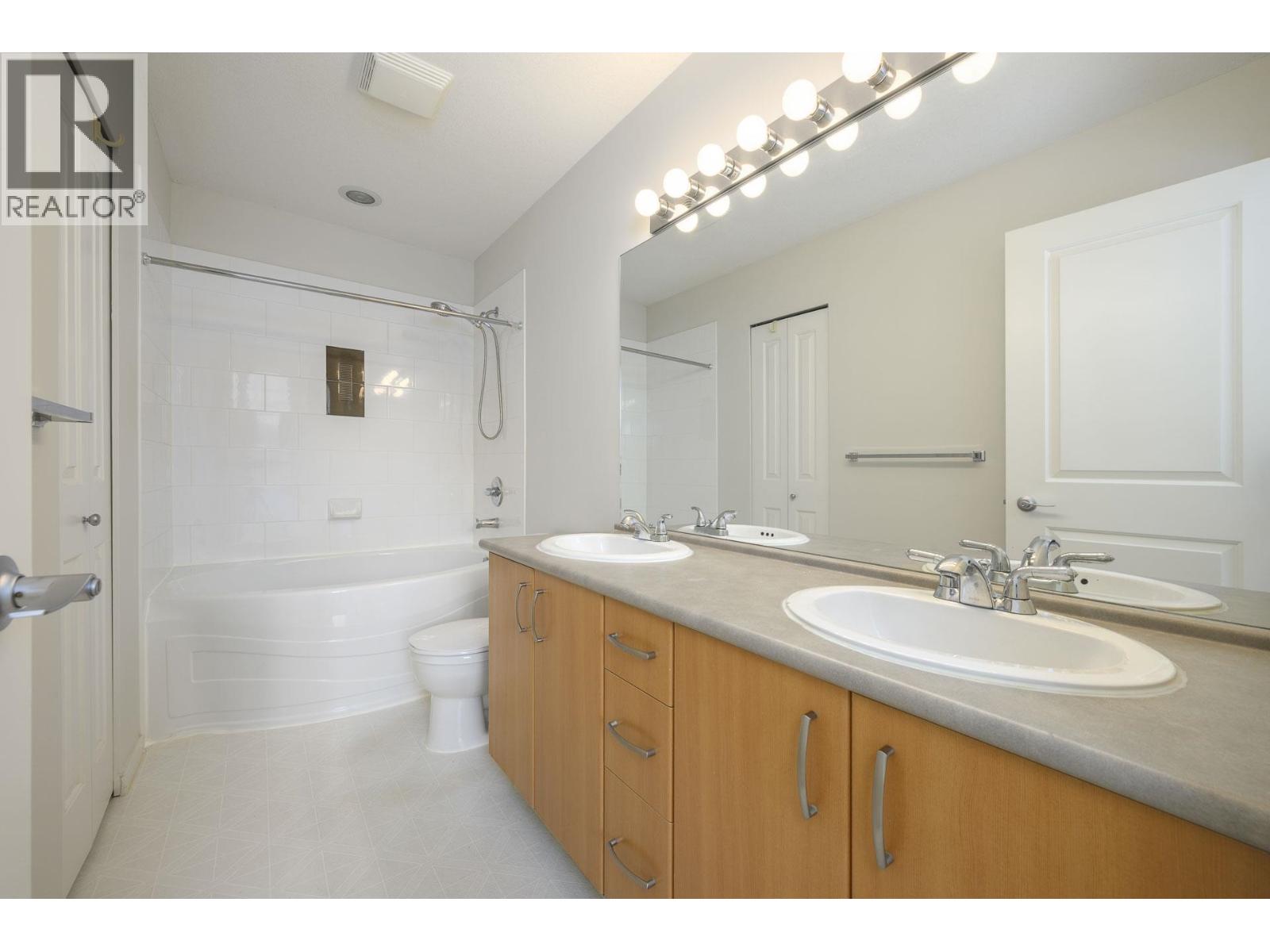 419 801 Klahanie Drive, Port Moody, British Columbia  V3H 5K4 - Photo 15 - R3083137