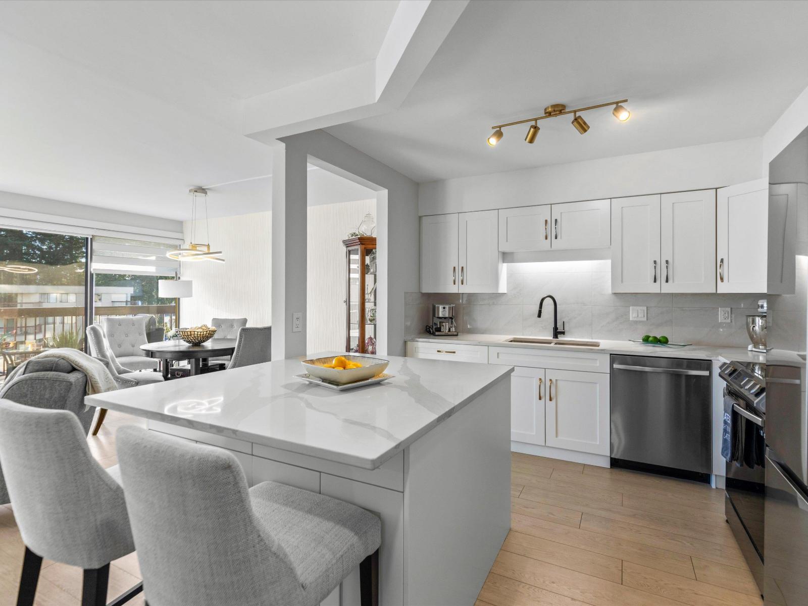 301 31955 Old Yale Road, Abbotsford, British Columbia  V2T 4N1 - Photo 12 - R3083216