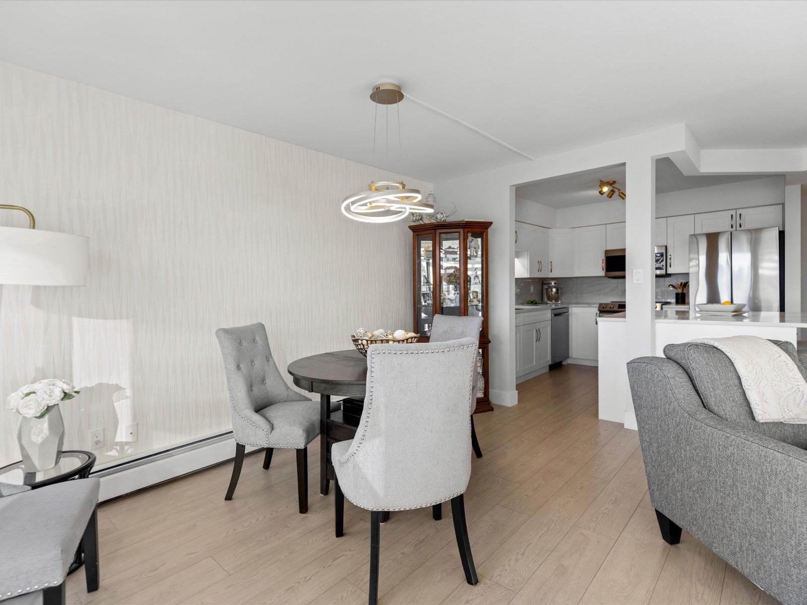 301 31955 Old Yale Road, Abbotsford, British Columbia  V2T 4N1 - Photo 10 - R3083216