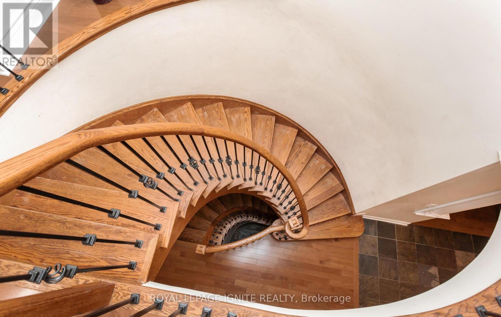 36 Valleyridge Crescent, Brampton, Ontario  L6P 2C8 - Photo 12 - W12677530