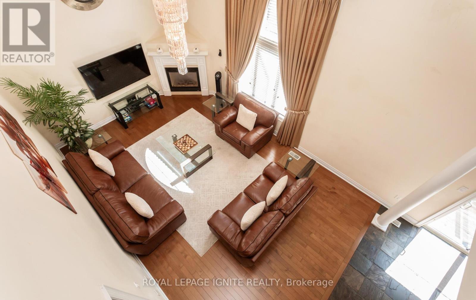 36 Valleyridge Crescent, Brampton, Ontario  L6P 2C8 - Photo 4 - W12677530