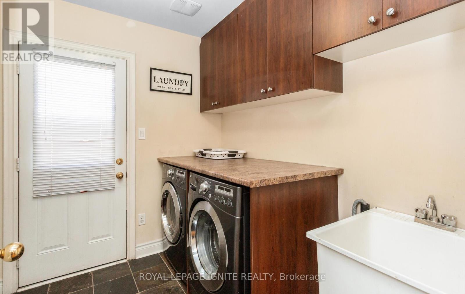 36 Valleyridge Crescent, Brampton, Ontario  L6P 2C8 - Photo 11 - W12677530