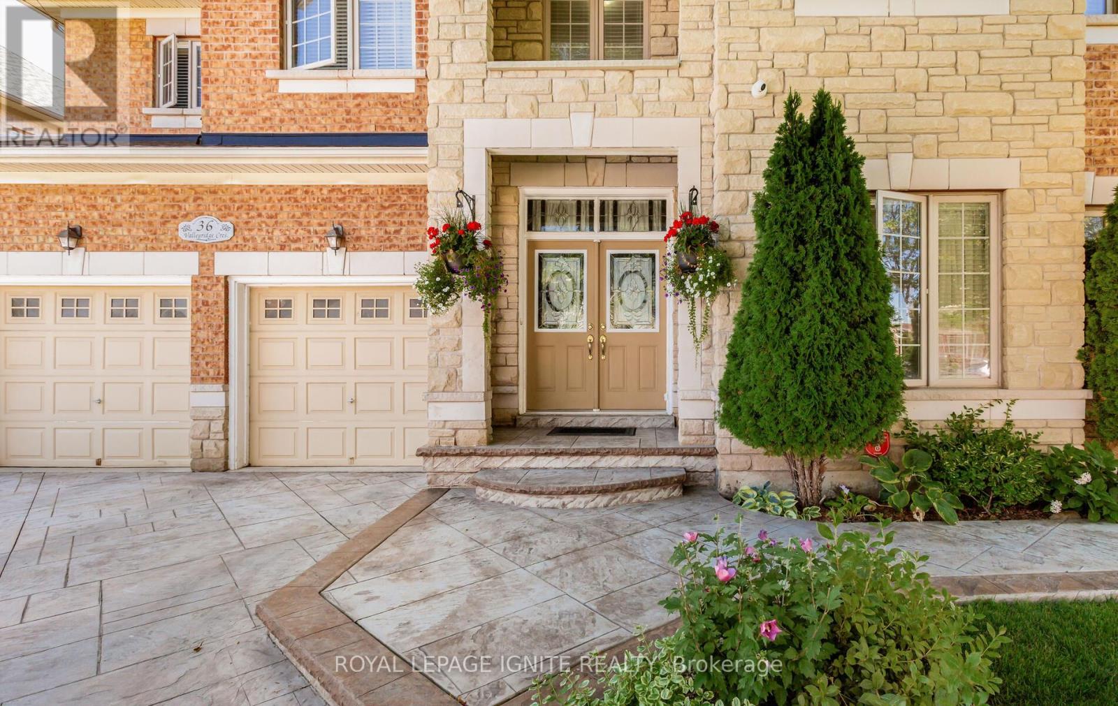 36 Valleyridge Crescent, Brampton, Ontario  L6P 2C8 - Photo 3 - W12677530
