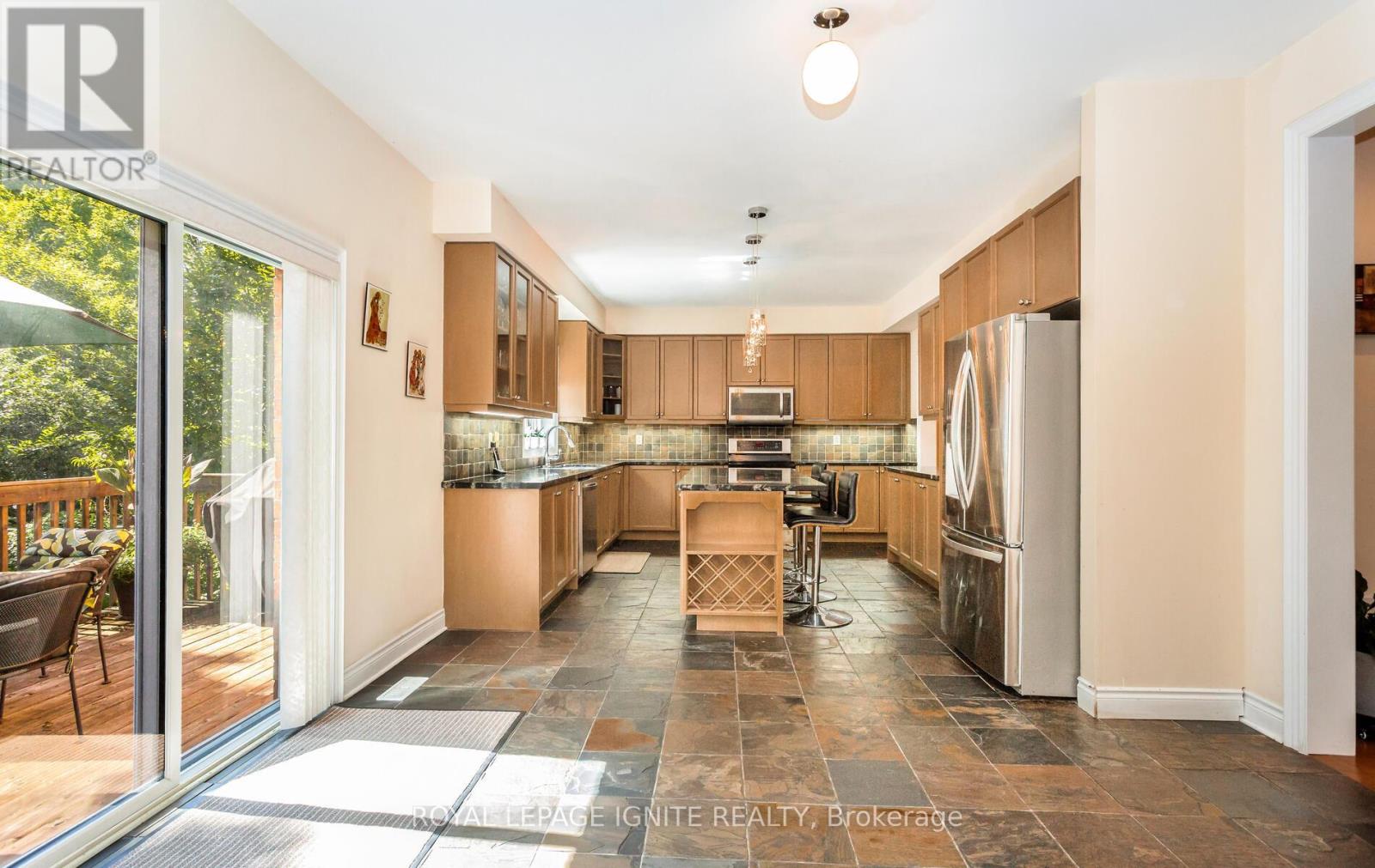 36 Valleyridge Crescent, Brampton, Ontario  L6P 2C8 - Photo 6 - W12677530