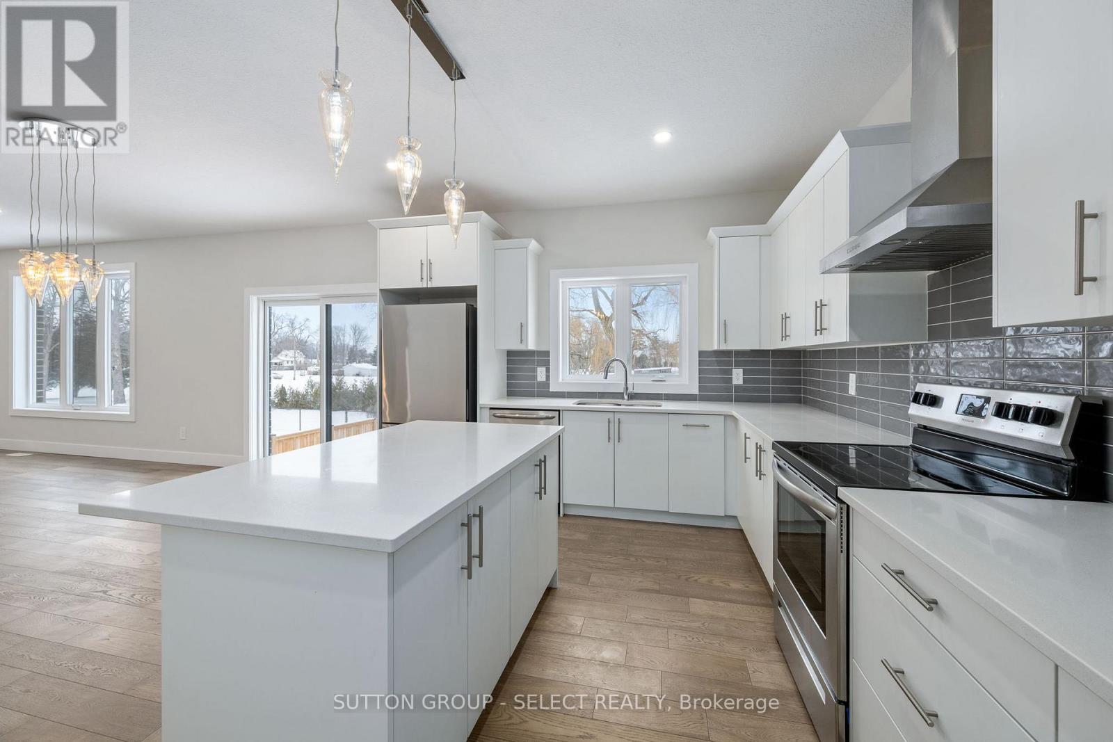 70 Royal Crescent, Southwold, Ontario  N5P 3T2 - Photo 12 - X12730718