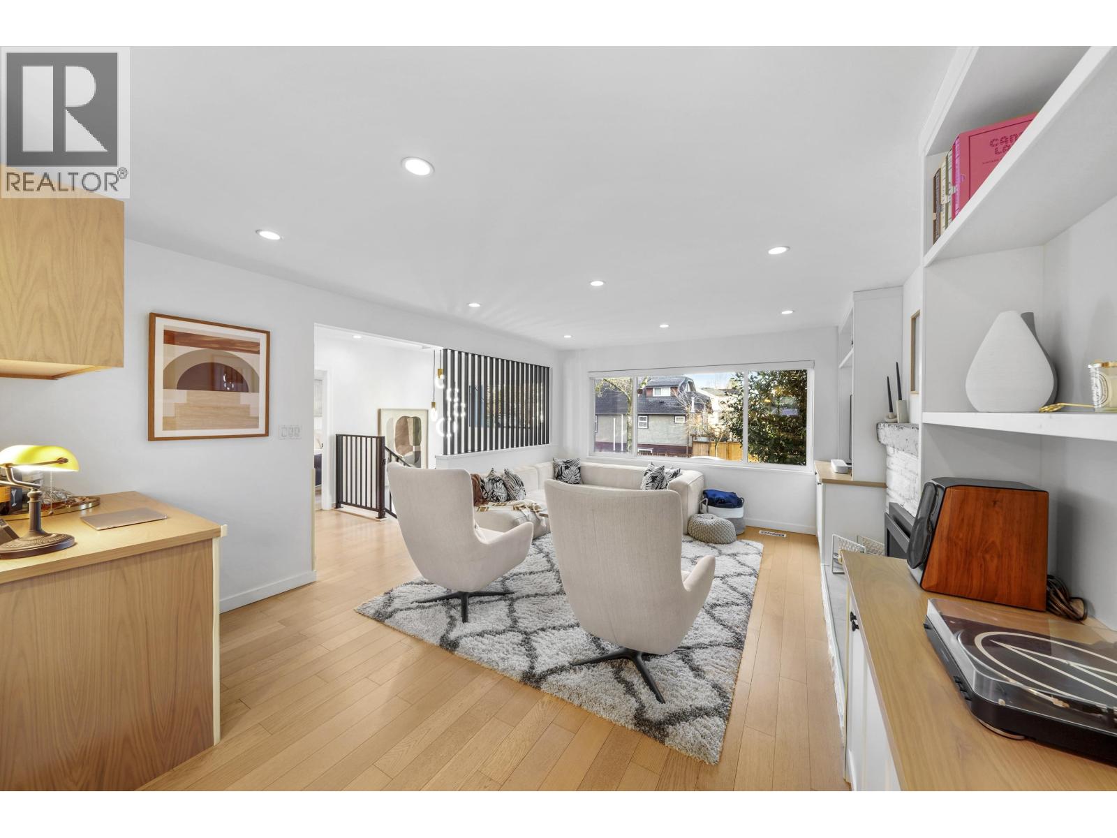 Listing Picture 5 of 39 : 4921 CHESTER STREET, Vancouver / 溫哥華 - 魯藝地產 Yvonne Lu Group - MLS Medallion Club Member