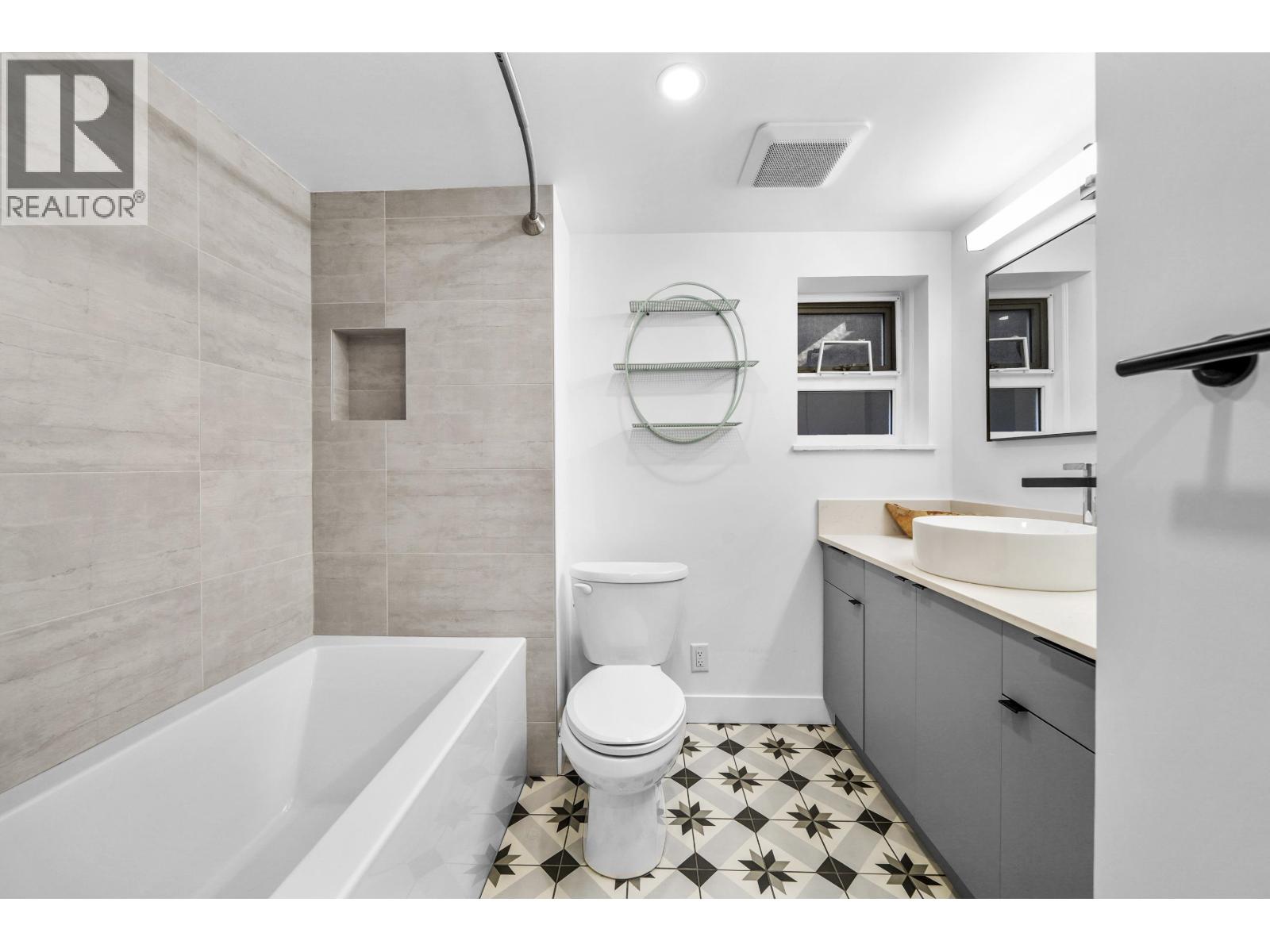 Listing Picture 30 of 39 : 4921 CHESTER STREET, Vancouver / 溫哥華 - 魯藝地產 Yvonne Lu Group - MLS Medallion Club Member