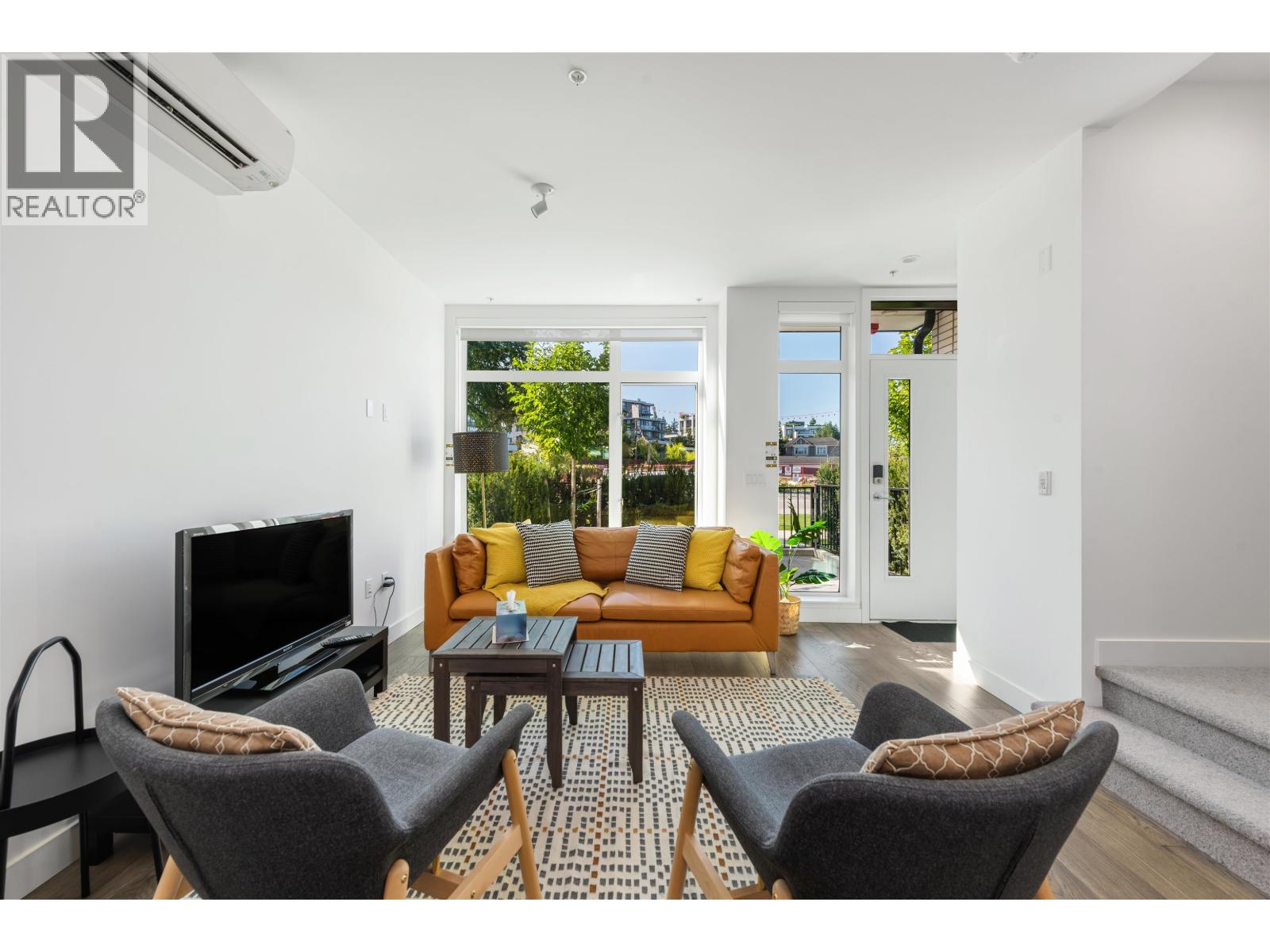 561 W 29th Avenue, Vancouver, British Columbia V5Z 2H8 - Photo 1 - R3083190