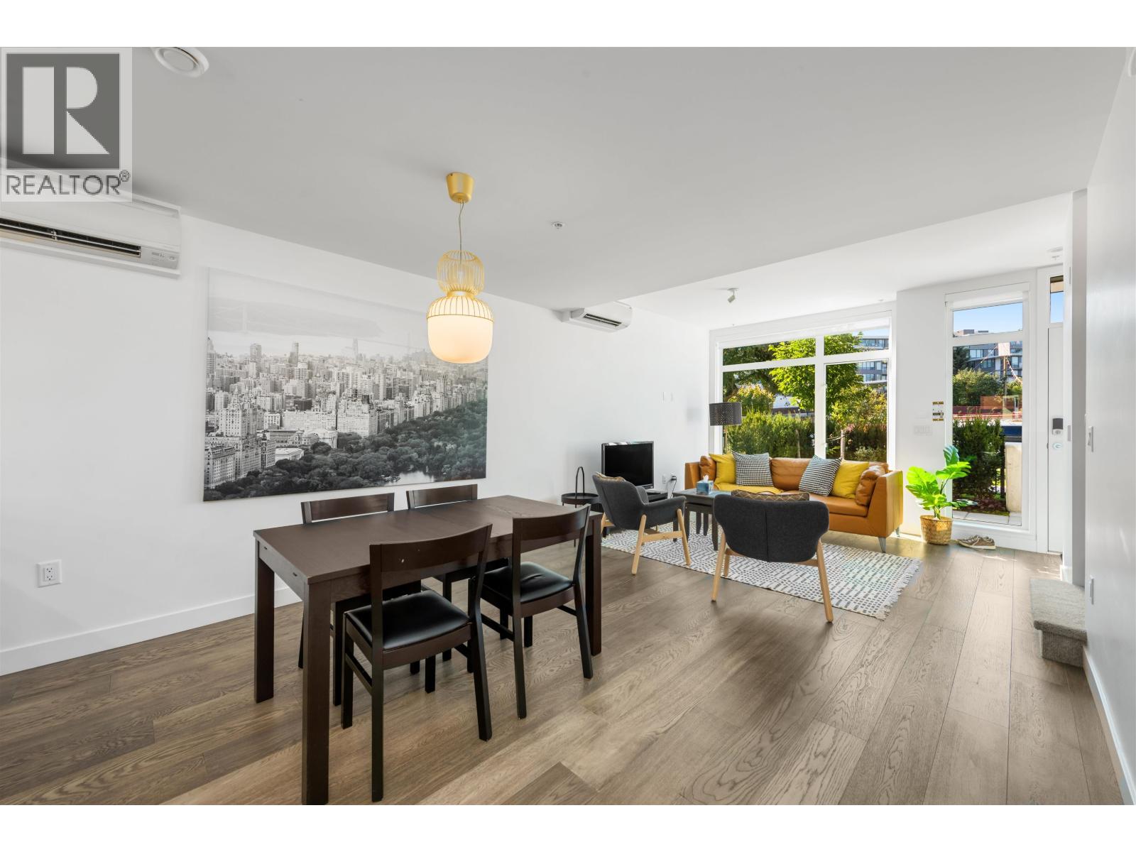 561 W 29th Avenue, Vancouver, British Columbia V5Z 2H8 - Photo 2 - R3083190