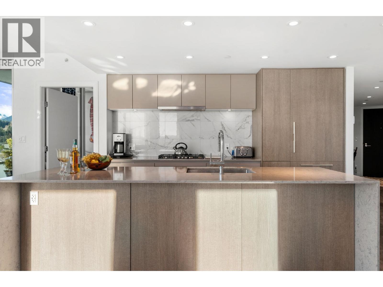 1807 1500 Fern Street, North Vancouver, British Columbia  V7J 0E6 - Photo 8 - R3083240