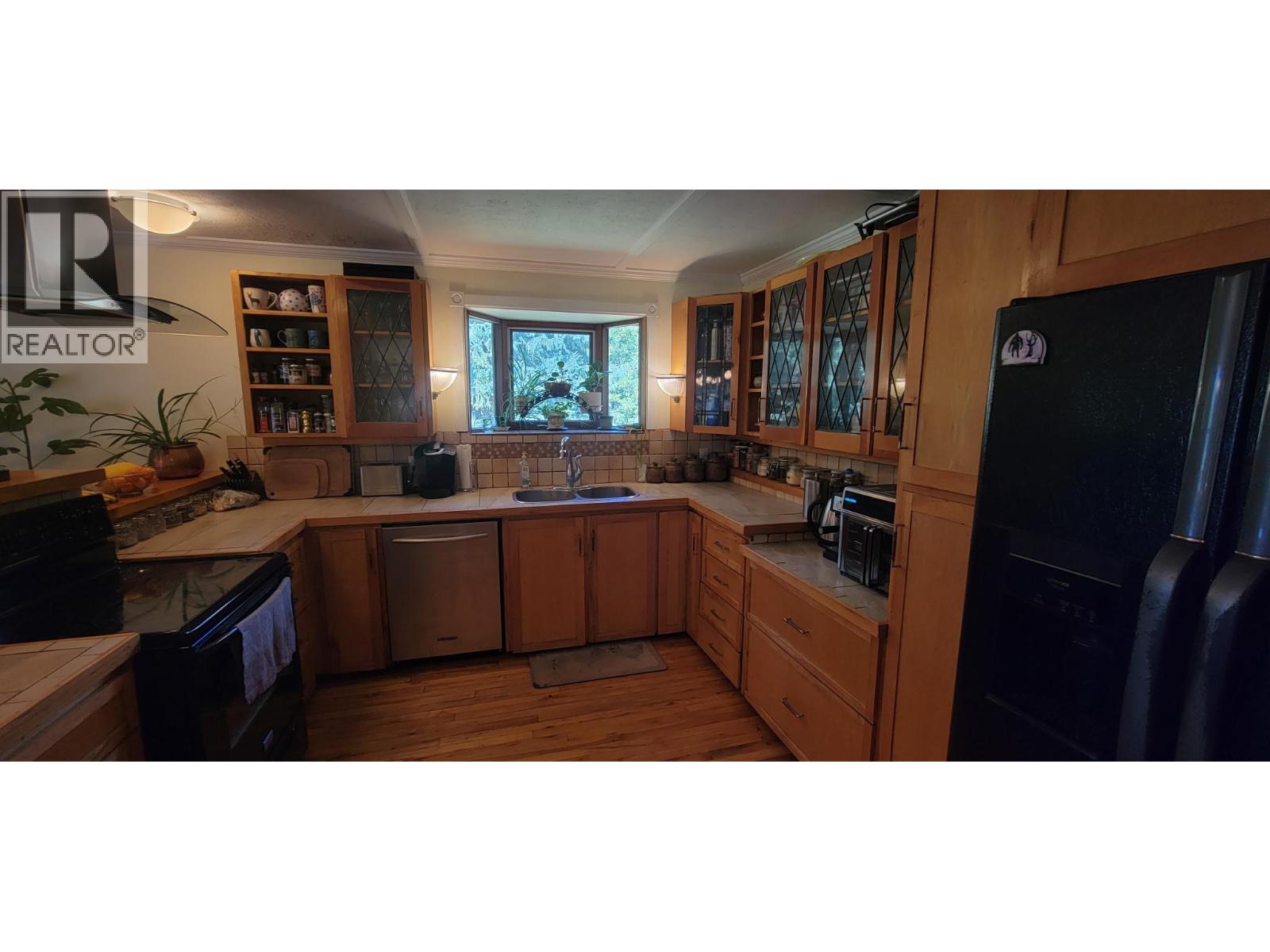 9841 Talbot Road, Nelway, British Columbia V0G 1Z0 - Photo 6 - 10372904