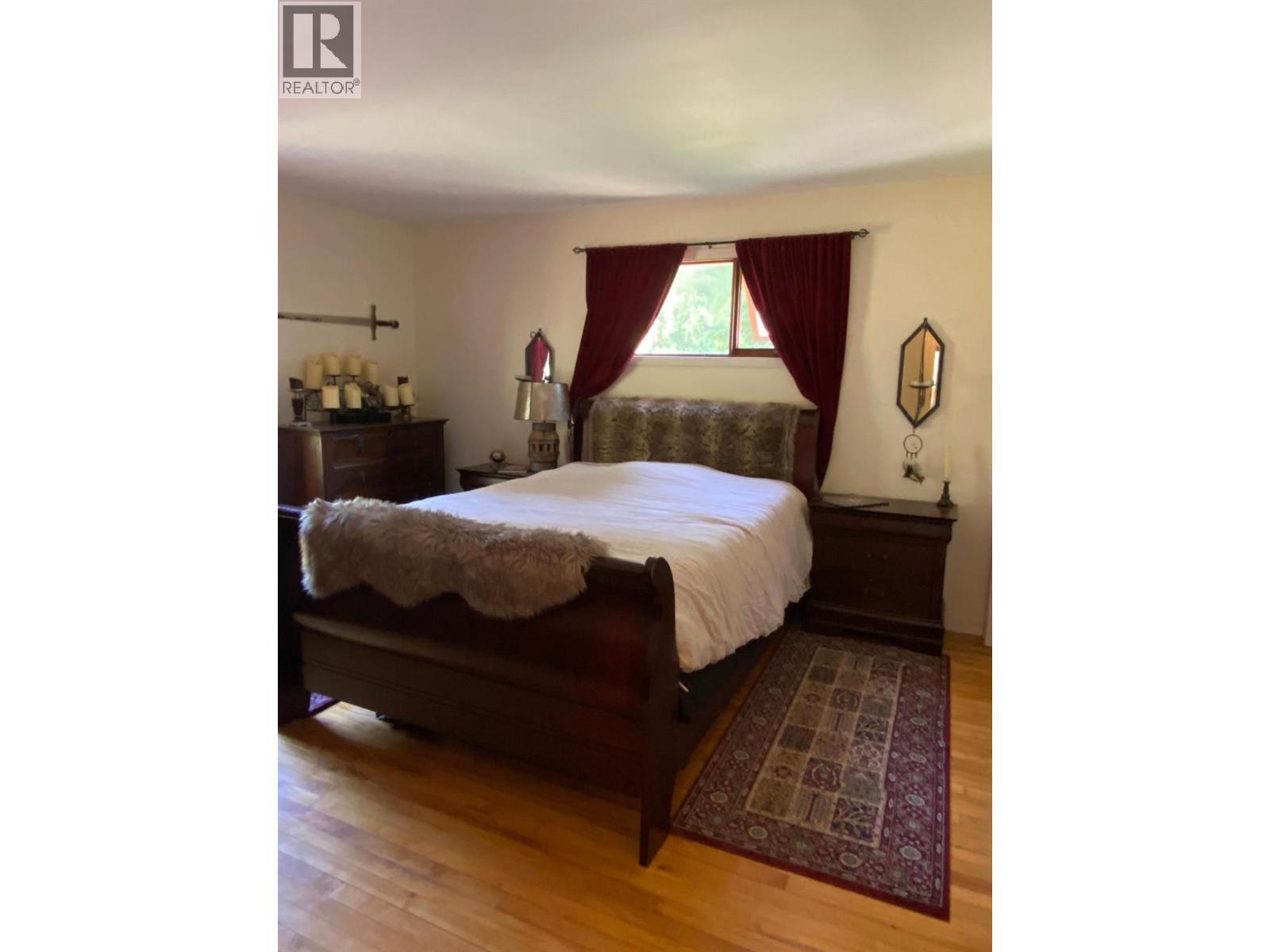 9841 Talbot Road, Nelway, British Columbia V0G 1Z0 - Photo 19 - 10372904