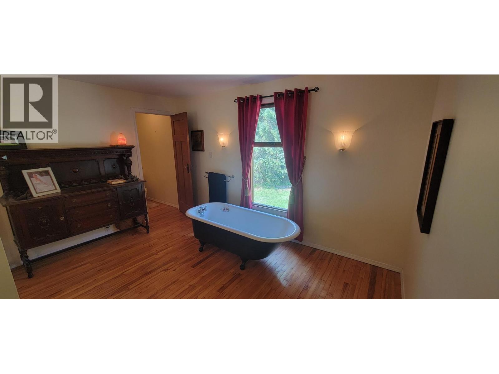 9841 Talbot Road, Nelway, British Columbia V0G 1Z0 - Photo 18 - 10372904