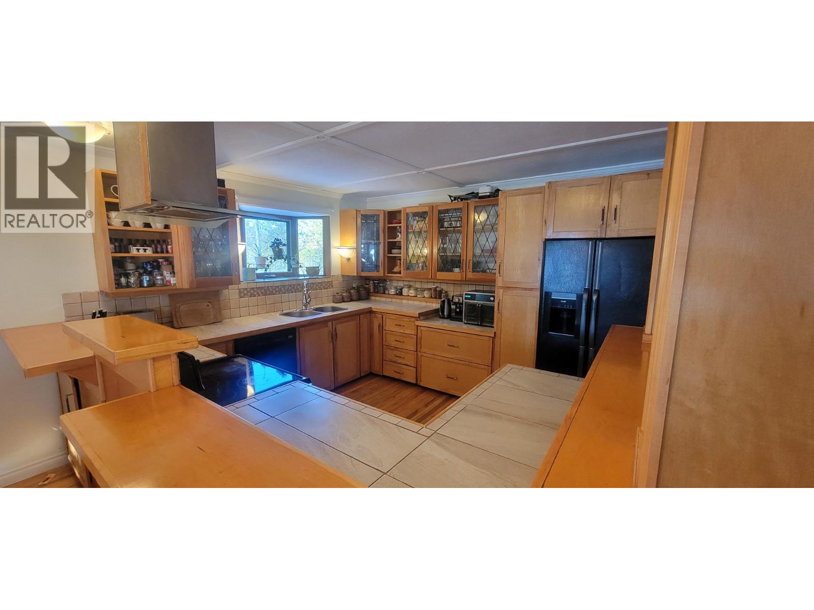 9841 Talbot Road, Nelway, British Columbia V0G 1Z0 - Photo 4 - 10372904