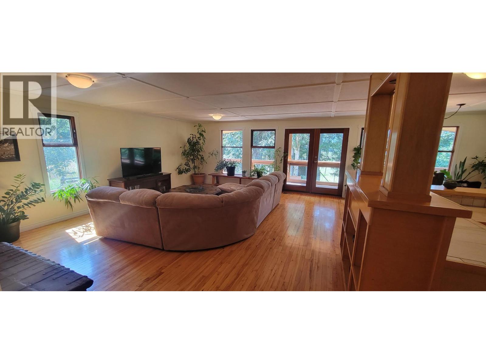 9841 Talbot Road, Nelway, British Columbia V0G 1Z0 - Photo 13 - 10372904