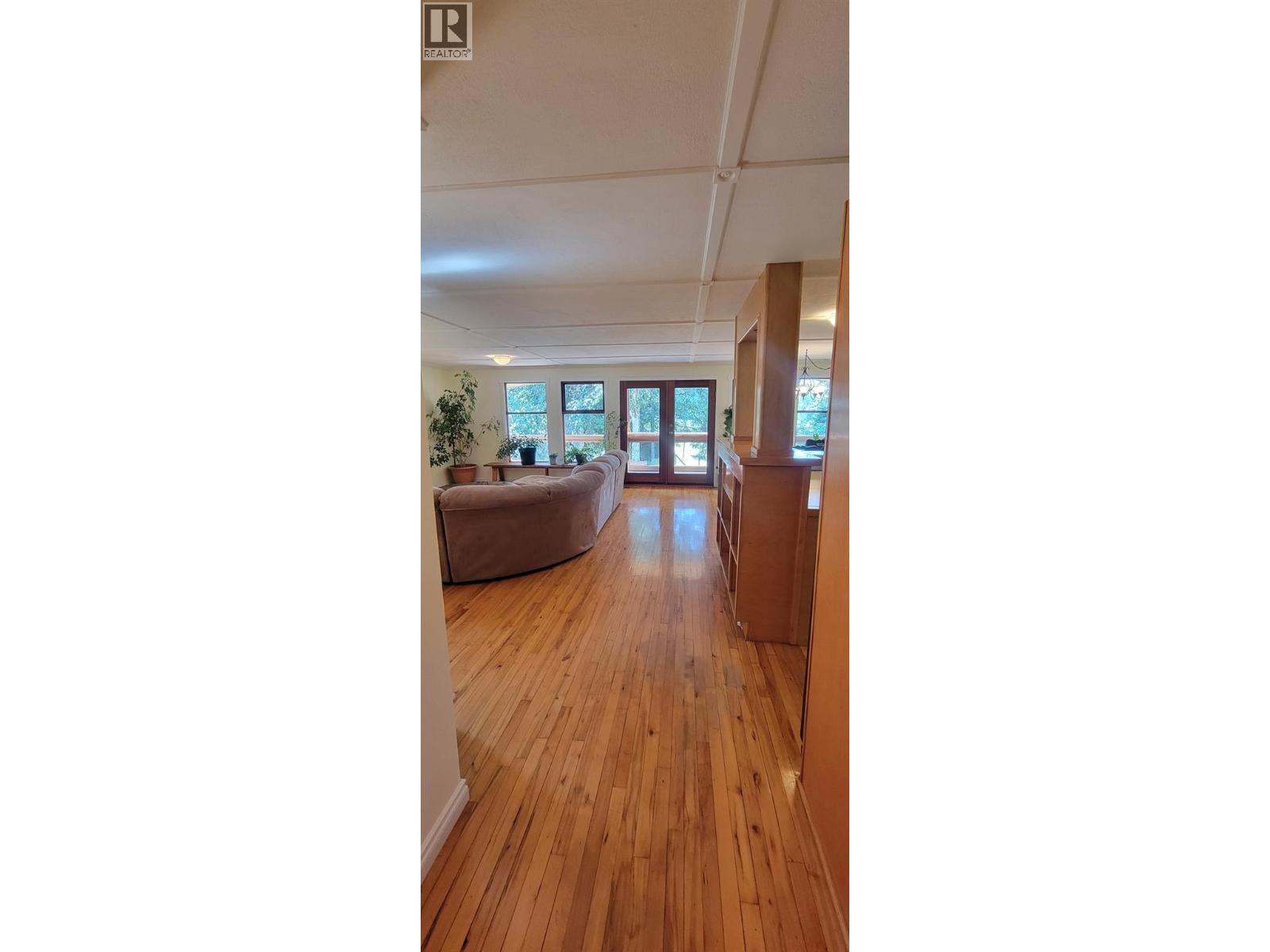 9841 Talbot Road, Nelway, British Columbia V0G 1Z0 - Photo 22 - 10372904