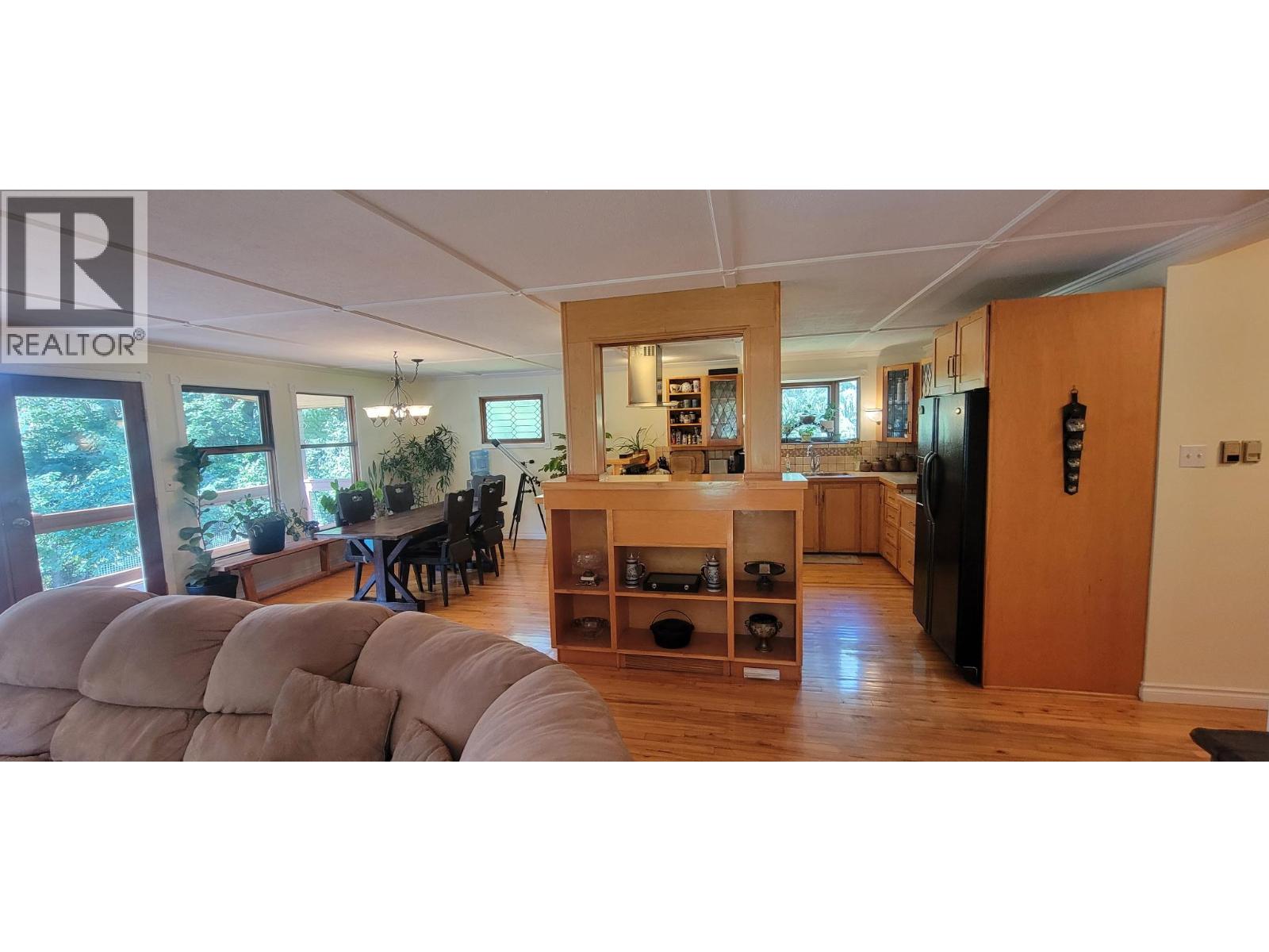 9841 Talbot Road, Nelway, British Columbia V0G 1Z0 - Photo 10 - 10372904