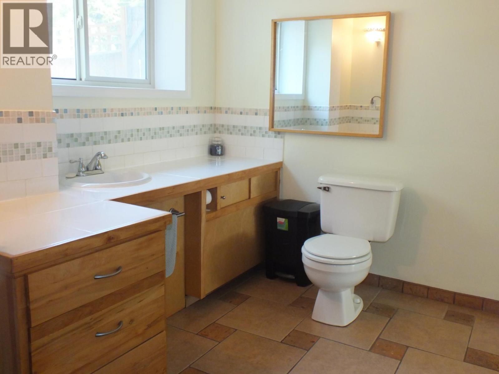 9841 Talbot Road, Nelway, British Columbia V0G 1Z0 - Photo 27 - 10372904