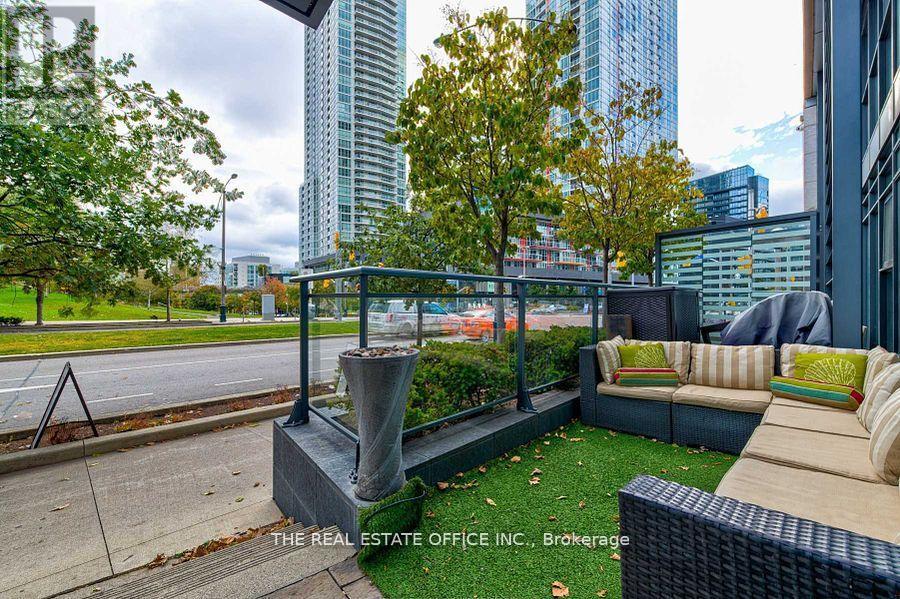 112 FORT YORK BOULEVARD, Toronto, Ontario