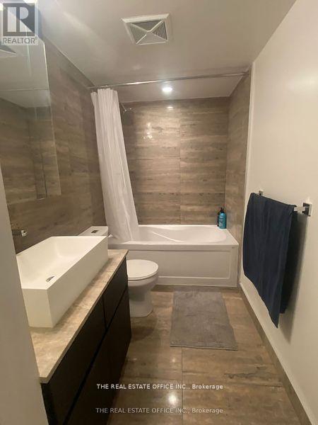 112 Fort York Boulevard, Toronto, Ontario  M5V 4A7 - Photo 10 - C12730728